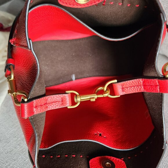 Like New!  Tory Burch red McGraw bucket bag with shoulder strap and dust bag - Picture 8 of 12